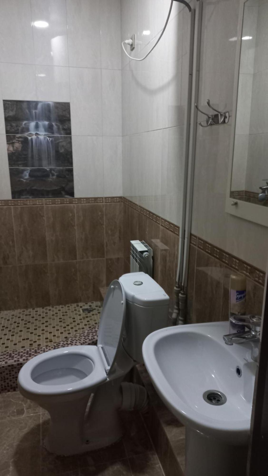 Camelot Hotel Bischkek Zimmer foto